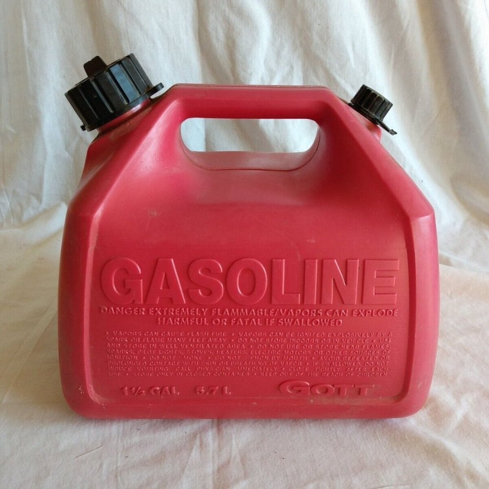 Gott  Rubbermaid 1 1/2 Gallon GAL. Vented Fuel Jug Pre Ban